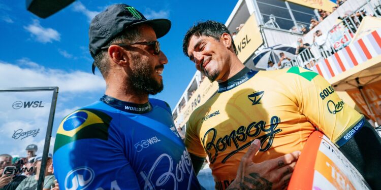 Filipe Toledo domina as ondas de Gold Coast e elimina Gabriel Medina nas oitavas de final da WSL