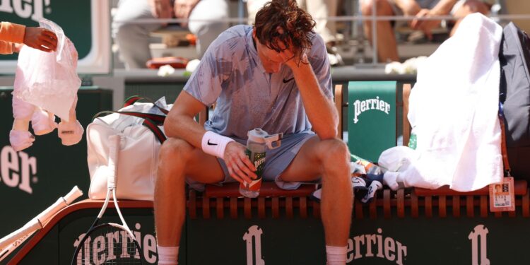 Jannik Sinner sofre uma virada histórica de 3 sets a 2 em Roland Garros