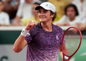 João Fonseca enfrenta Novak Djokovic pela terceira rodada de Roland Garros