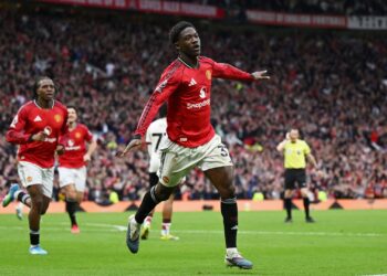 O Manchester United supera o Liverpool por 3 a 2 pela 35ª rodada da Premier League