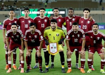O Catar garantiu a vaga direta para 2026 com gols de cabeça de Boualem Khoukhi e Pedro Miguel na fase decisiva