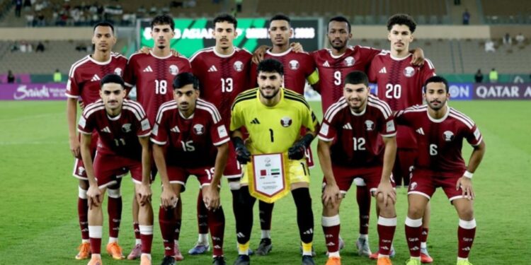 O Catar garantiu a vaga direta para 2026 com gols de cabeça de Boualem Khoukhi e Pedro Miguel na fase decisiva