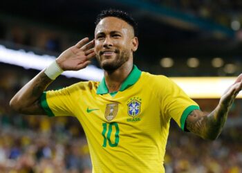 Neymar comemora convocação para a Copa do Mundo durante live com amigos