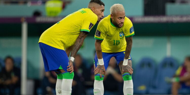 Neymar se emocionou após convocação para a Copa e falou com Raphinha por videochamada