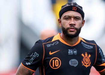 Memphis entra no último mês de contrato com o Corinthians em meio à recuperação física
