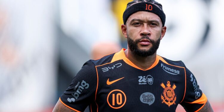Memphis entra no último mês de contrato com o Corinthians em meio à recuperação física