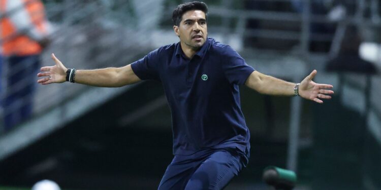Abel Ferreira recebe apoio de Leila Pereira sobre permanência no Palmeiras