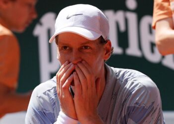 Sinner revelou problemas físicos após eliminação precoce em Roland Garros