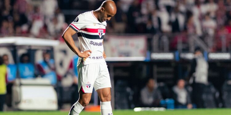 Lucas Moura sofre lesão no tendão calcâneo e passará por cirurgia em São Paulo