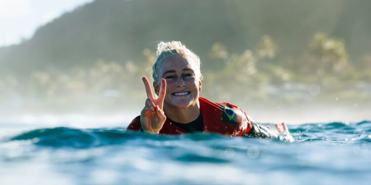 Tati Weston-Webb retorna ao Circuito Mundial da WSL em Saquarema após o nascimento da filha