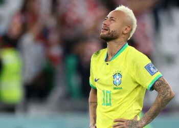 Neymar segue em recuperação enquanto recebe apoio dos companheiros da Seleção Brasileira