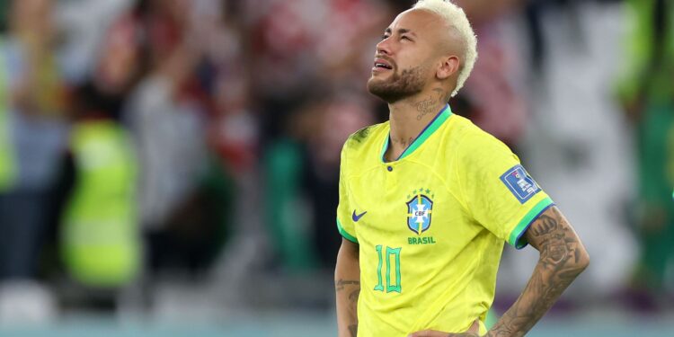 Neymar segue em recuperação enquanto recebe apoio dos companheiros da Seleção Brasileira