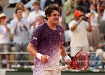 João Fonseca busca vaga inédita nas quartas de final de Roland Garros diante de Casper Ruud