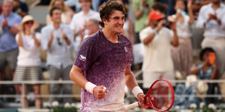 João Fonseca busca vaga inédita nas quartas de final de Roland Garros diante de Casper Ruud