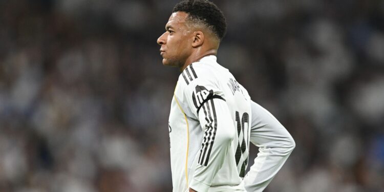 Estadia de Mbappé no Real Madrid é marcada por distância do elenco