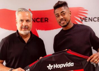 Bruno Henrique assina contrato até o fim de 2027