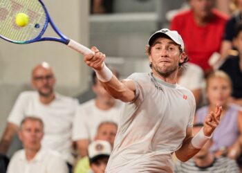 João Fonseca enfrentará Casper Ruud nas oitavas de final de Roland Garros