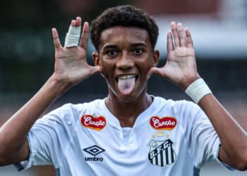 Promessa da Vila, Robinho Jr. assina renovação por cinco temporadas e foca no profissional
