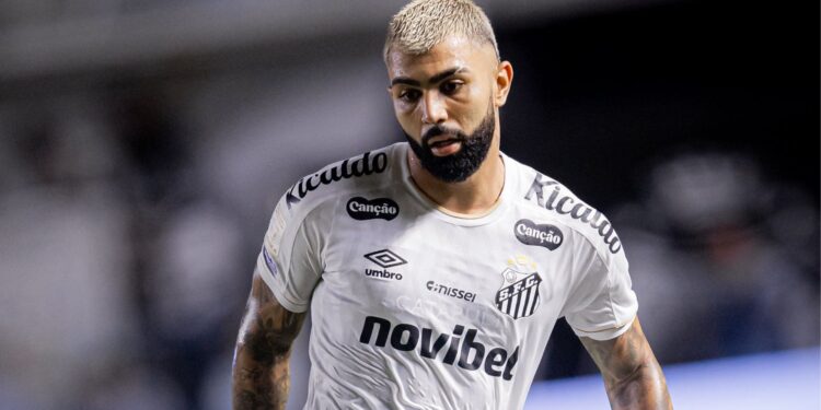 Gabigol foi expulso após gesto em direção à arquibancada durante Santos x Vitória