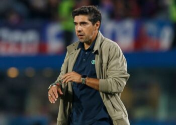 Sincero, Abel Ferreira explica gesto para Flaco López