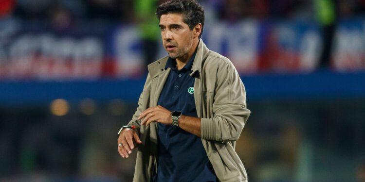 Sincero, Abel Ferreira explica gesto para Flaco López