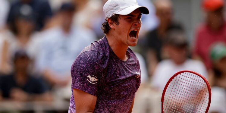 João Fonseca recebeu elogios de Casper Ruud antes do confronto pelas oitavas de final de Roland Garros