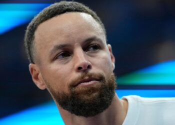 Principal estrela do Warriors, Stephen Curry questiona por que jogadores não podem ser sócios das equipes