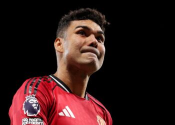 Em busca de substitutos para Casemiro, o Manchester United monitora jovens talentos do futebol inglês para a próxima temporada