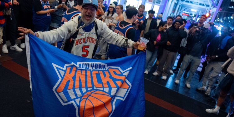 Knicks voltam à final da NBA após 27 anos e levam torcida à loucura em Nova York