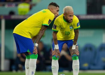 Raphinha destaca que Neymar é o grande líder técnico da Seleção Brasileira para o Mundial