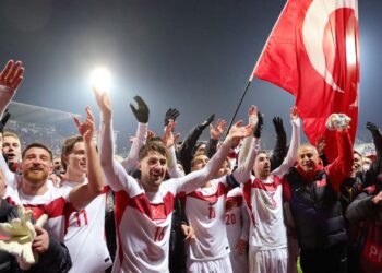 Vincenzo Montella lidera a Turquia com o desafio de gerir lesões de peças fundamentais antes da estreia