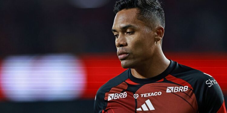 O Flamengo está muito próximo de garantir a permanência de Alex Sandro um dos nomes mais importantes do elenco.