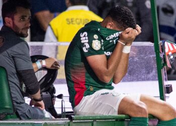 Vitor Roque inicia fisioterapia na próxima semana e desfalca o Palmeiras até o fim do Mundial