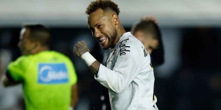 Com 18 gols e nove assistências na temporada pelo Santos, Neymar aguarda o anúncio oficial da lista da Seleção Brasileira