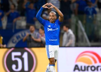 O desempenho de Matheus Pereira empolgou os torcedores no estádio, para provocar Neymar, recentemente convocado para a Copa do Mundo.