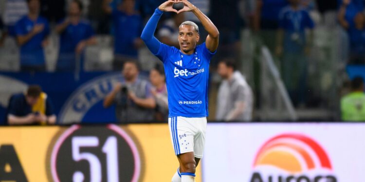 O desempenho de Matheus Pereira empolgou os torcedores no estádio, para provocar Neymar, recentemente convocado para a Copa do Mundo.