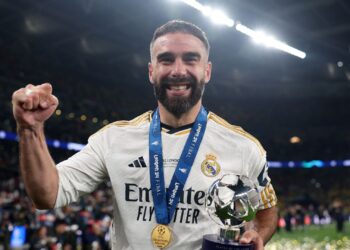 Carvajal se despede do Real Madrid após trajetória histórica de 23 temporadas