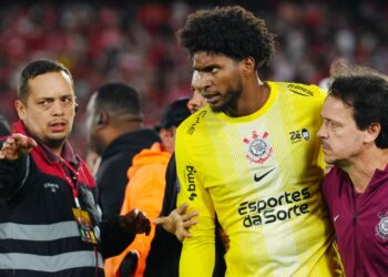 O empate do Corinthians contra o Santa Fe por 1 a 1, pela Libertadores, terminou em clima caótico no estádio El Campín, em Bogotá.