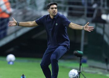 Abel Ferreira durante jogo do Palmeiras