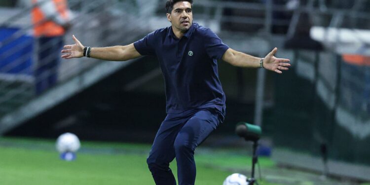 Abel Ferreira durante jogo do Palmeiras