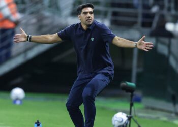 Abel admite atuação ruim do Palmeiras após derrota na Libertadores
