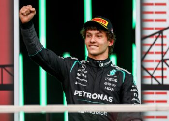 Antonelli falou que acredita estar pronto para bater de frente com Russell na luta pelo título da F1 2026, após vencer mais uma corrida.
