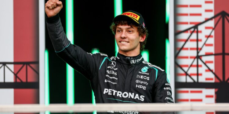 Antonelli falou que acredita estar pronto para bater de frente com Russell na luta pelo título da F1 2026, após vencer mais uma corrida.