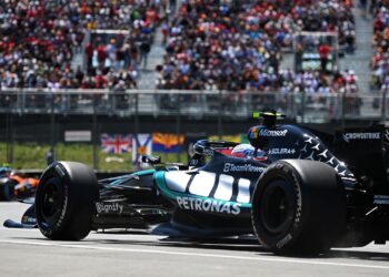 Único treino livre do fim de semana sprint teve três bandeiras vermelhas, acidentes e Antonelli da Mercedes fechou a sessão na liderança.