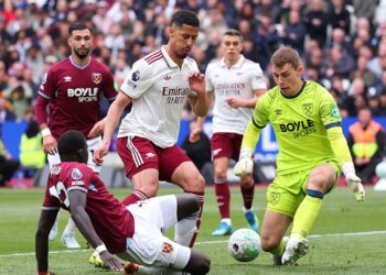 Lance do jogo entre West Ham e Arsenal