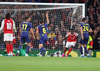 Lance do gol do Arsenal, marcado por Saka