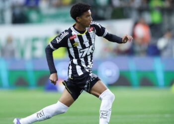 O Atlético Mineiro entrou em alerta no mercado e acompanha de perto a situação de Robinho Jr no Santos Futebol Clube.