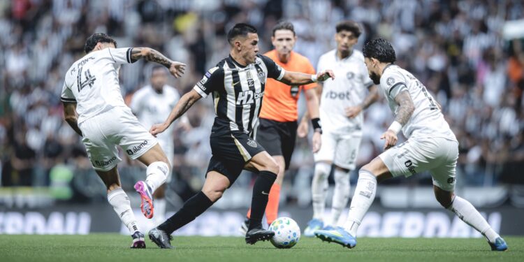 Lance do jogo entre Atlético-MG e Botafogo
