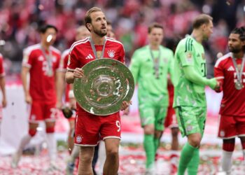 Harry Kane aparece entre os principais alvos do Barcelona para substituir Lewandowski e reforçar o ataque nas próximas temporadas.