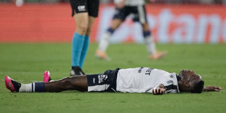 Volante não terá contrato renovado e clube ajuda na busca por destino